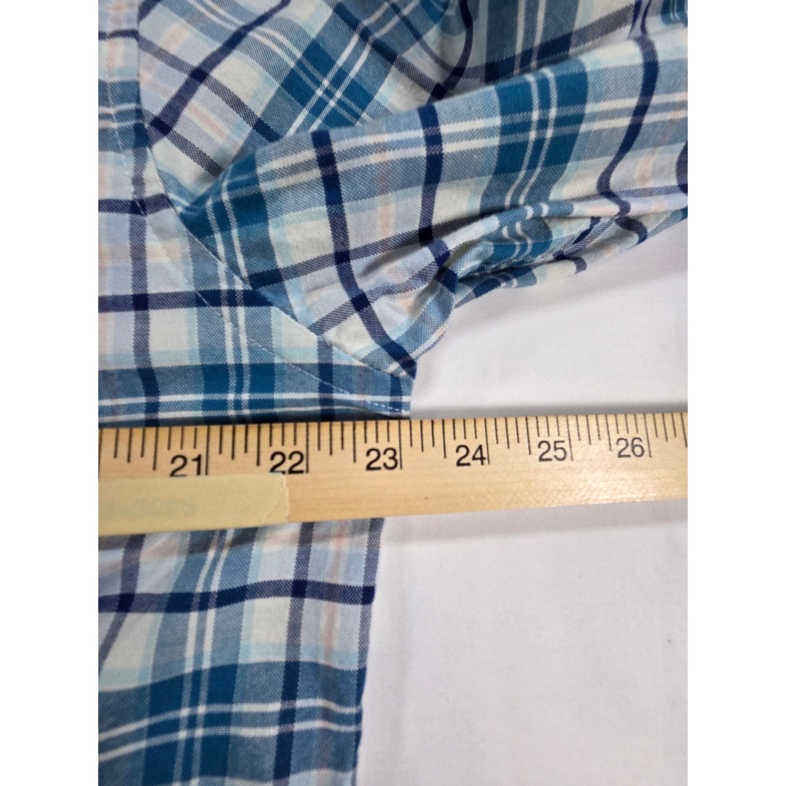 IZOD Saltwater Stretch Plaid Button Down Shirt – Size M